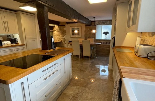 Stamford House | Luxury 6 Bedroom Townhouse - Central Stamford