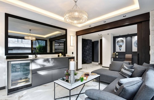 Zona Rosa Villa | Luxury 8BR Villa with Rooftop and Jacuzzis on Lleras Park