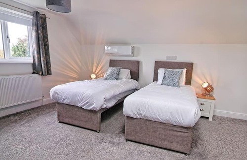 Hythe House | Luxury Air Conditioned 6 Bedroom Hythe Seaside