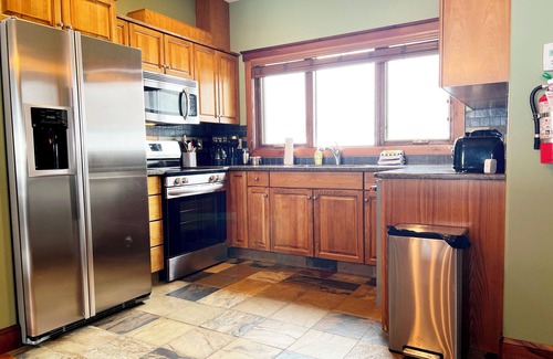 East Kootenay Condo | Luxury Alpine 2BR: Ski & Golf (TS3)