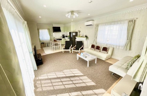 Kitasaku-gun Villa | Luxury American House