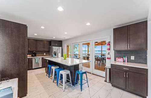 Talladega House | Luxury and Cozy Talladega Lakefront retreat with the best sunset views!