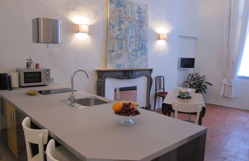 Montagnac Apartment | LUXURY APARTMENT (2 TO 4 PEOPLE) IN A 17TH CENTURY RESIDENCE