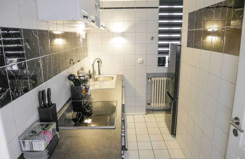 Lindenthal Apartment | Luxury apartment 8 persons, 300m² garden, terrace, bathtub, 10 min to the city center