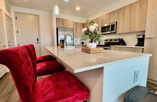 Deerwood Apartment | Luxury Apartment King Bed Stunning View Pool Gym Near Mayo Clinic UNF & Beaches