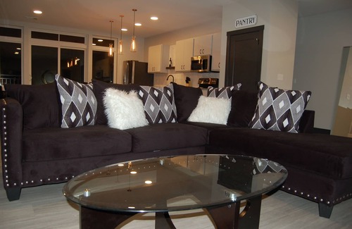 Jeffersonville Apartment | Luxury Apartment near Waterfront Park