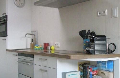 Egmond aan Zee Apartment | Luxury apartment for beach/walking 3 minute walk to the beautiful sandy beach.