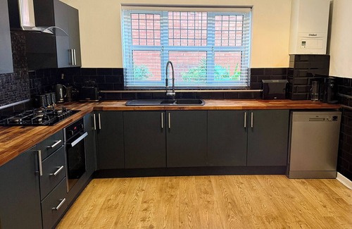 Boscombe Apartment | Luxury Apartment with Hot Tub Just 500 mtrs from the Beach & trendy high street