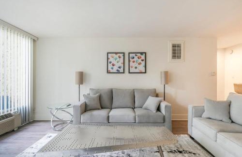 Norma Triangle Apartment | Luxury Apartment WeHo Boys Town med