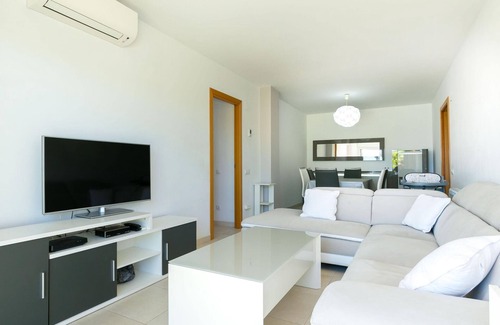 Vilatenim Apartment | Luxury Apartment with Private Pool & Garden in Figueres