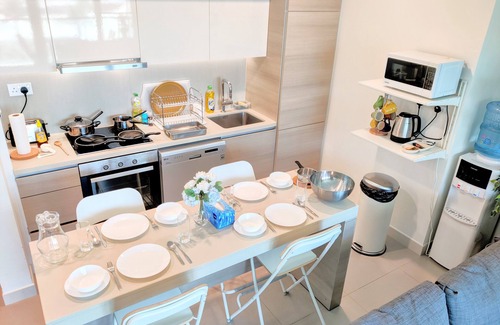 Muharraq Condo | Luxury Apt near Marassi Beach & Dragon City Mall & Amwaj Lagoon