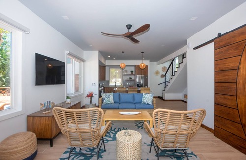 Antoneys Cay House | Luxury at the Beach- Casa Coral