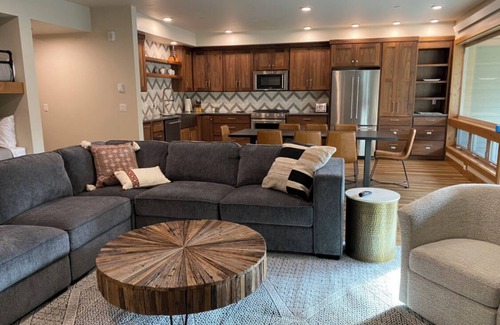 Government Camp Condo | Luxury at the mountain! Amazing location just steps to the slopes and town!