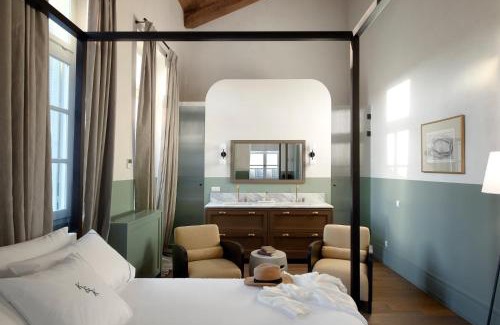 Monastiraki Apartment | Luxury Athens Apartment 2 Bedrooms Apartment Mavis Spacious Terrace With Hot Tub And Stunning City Views Athinaidos