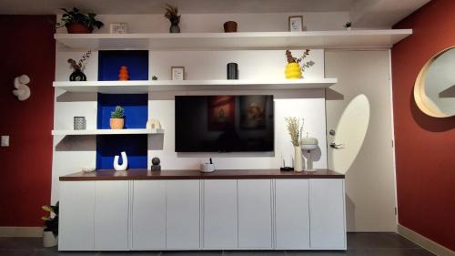 Lomas de Santa Fe Apartment | Luxury Bauhaus Nest Pool Gym Park Restaurant
