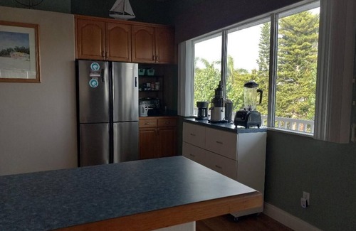 Bayshore Gardens Apartment | Luxury Bayview Wellness Retreat w/Pool, Salt-Water Jacuzzi, Hot Tub.+ more!