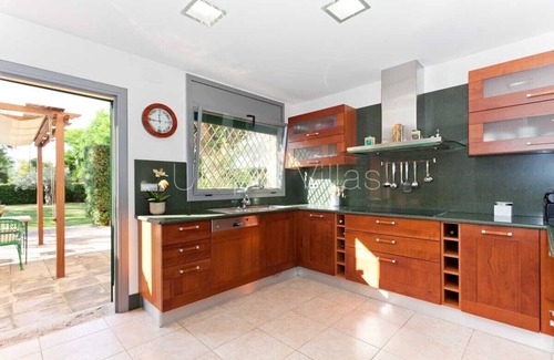 Passeig Maritim Villa | Luxury beach front villa for 14 people in Sitges, Barcelona