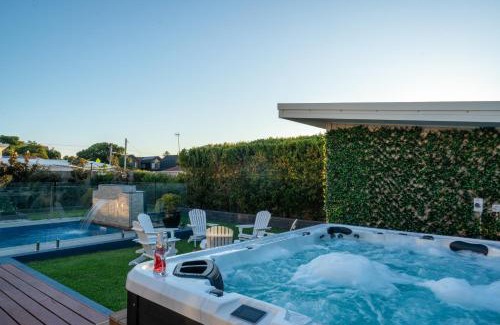 Shelly Beach House | Luxury Beach House - Heated Private Pool & Heated Spa - Fire Pitt - Walk to Beach & Golf