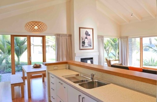 Russell House | Luxury Beach Retreat