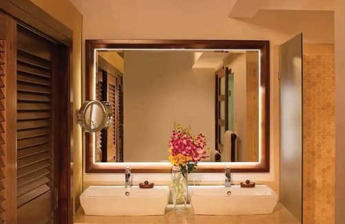 Montego Bay Resort | Luxury Beachfront All Inclusive Resort Jamaica Swim Out Tropical View