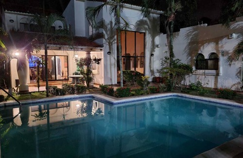 Tela House | Luxury Beachfront House with pool/beachfront