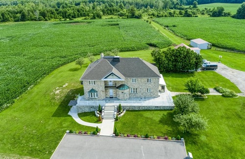 Halton Hills House | Luxury/Beautiful house in 100 acre (beautifully kept and maintained)