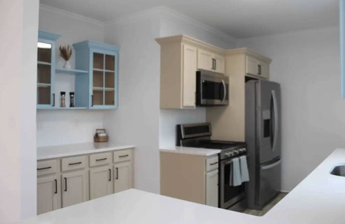 Pleasantville House | Luxury Boho Bay House. Balcony with Sunset Views, Near Casinos & Beach