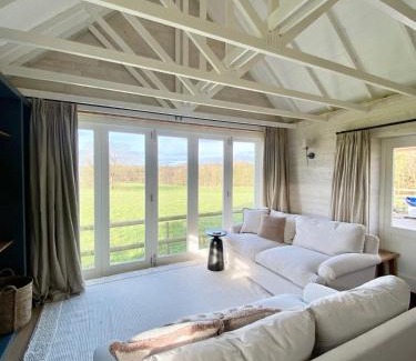 Maelor South House | Luxury Boutique retreat, hot tub, dog friendly