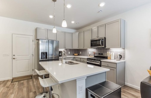 Westridge House | Luxury Brand New Townhouse, family and pet friendly