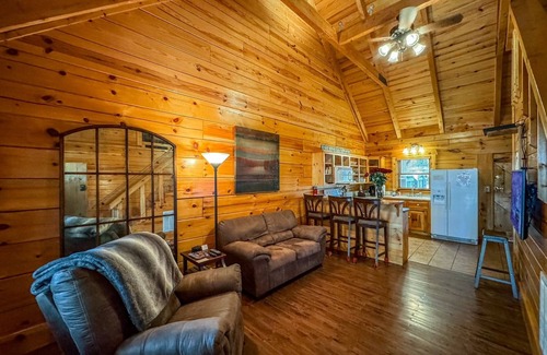 Bismarck Cabin | Luxury cabin getaway on a 40 acre retreat
