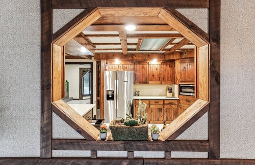 Aquashicola Cabin | Luxury-Cabin Mount View-Gym/Game Room/Fireplace