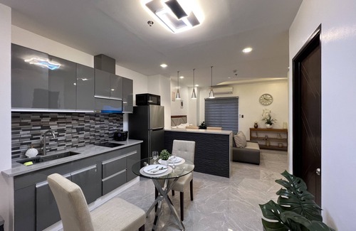 Balibago Condo | Luxury Cabin Near Field Avenue