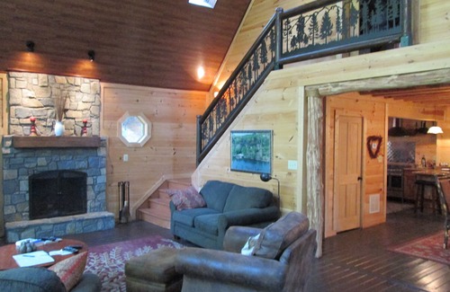 Boonsboro House | Luxury Cabin Nestled In The Beautiful Blue Ridge Mountains