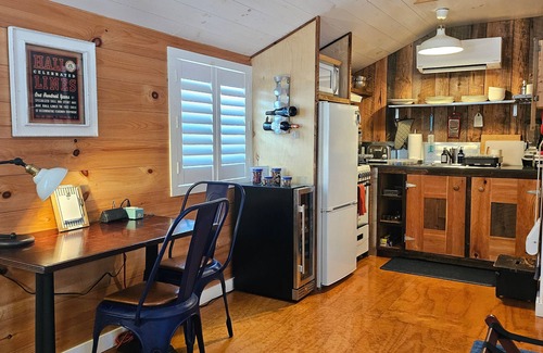 Livingston Manor Cabin | Luxury Cabin on Private Waterfront Estate