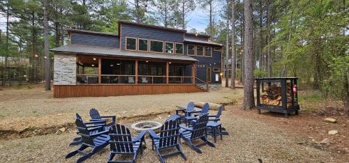Pickens House | Luxury Cabin- Sleeps 12- Hot Tub - Dog Friendly