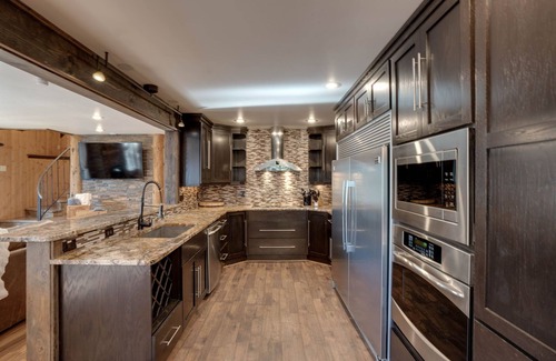 Tahoe Village Cabin | Luxury Cabin - Walk to Stagecoach Lift - Hot Tub - Mountain Views - Dogs Allowed