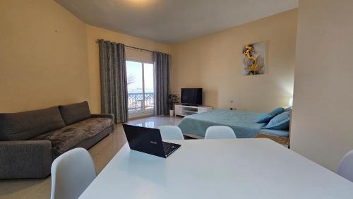 Bab Al Bahr Apartment | Luxury casino & beach studio