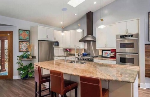 Greenwood Village House | Luxury Centennial Retreat – Rooftop Hot Tub, Spa Amenities, Movie Room & Gym