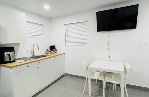 Conway Apartment | Luxury! Centrally Located 1 Bedroom Apart Orlando.
