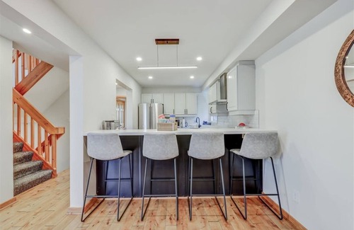 The Blue Mountains Cottage | Luxury Chalet in Blue Mountains with HotTub Sauna