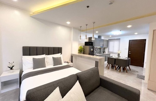 Malabanias Apartment | Luxury Cocoon near Fields Avenuenn