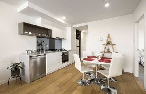 Bundoora Apartment | luxury, comfort, safety, close to shops & La Trobe Uni, secure parking Bundoora