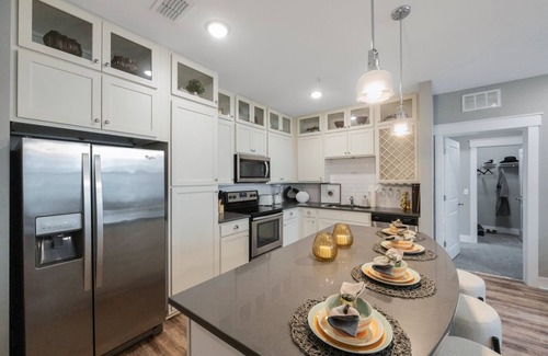 Carver City - Lincoln Gardens Apartment | Luxury & Comfort ~ WestShore Tampa ~ 4 mins to TPA