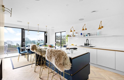 Teignmouth House | Luxury & comfort with sea views, Cinema room & gym