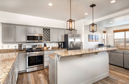 Bear Hollow Village House | Luxury Community Amenities, Great Location, 2 Living Rooms, Hot Tub + BBQ!