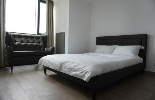 Downtown Apartment | Luxury Condo at Century Spire in Central Makati