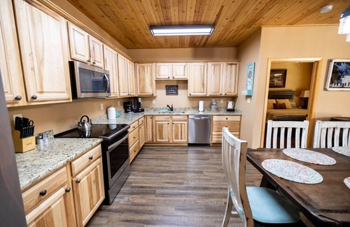 Gruene Condo | Luxury Condo Hidden Gem of Gruene Resort A1