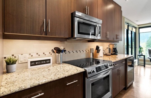 Sicamous Condo | Luxury Condo on Mara Lake with Boat Slip & Pool.