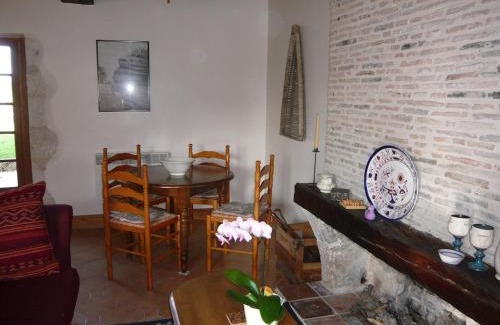 Boisse House | luxury cottage for 2, beautiful views, large swimming pool, no children