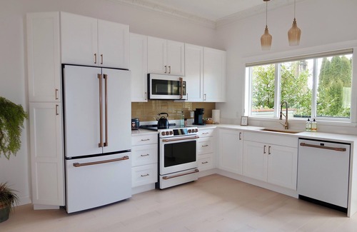 Davis Bay Cottage | LUXURY COTTAGE IN DAVIS BAY, BC.